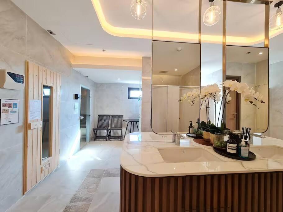 Astra Sky River High Floor,3 Bedrooms 97㎡ 山景房带浴缸 Чиангмай Екстериор снимка