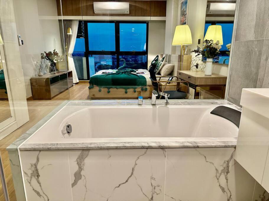 Astra Sky River High Floor,3 Bedrooms 97㎡ 山景房带浴缸 Чиангмай Екстериор снимка